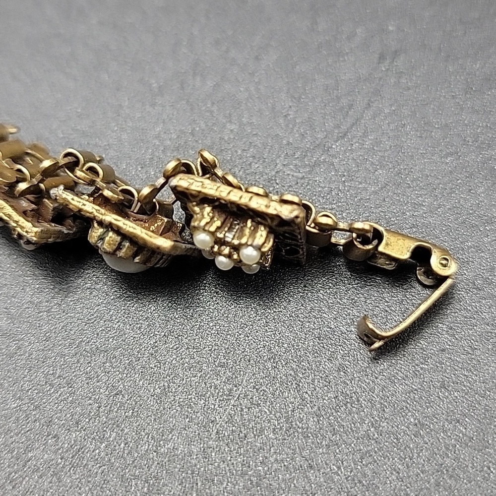 Elegant VTG Gold Tone and Square 10 Panel Filigree Faux Pearl Link Bracelet. - Picture 6 of 11